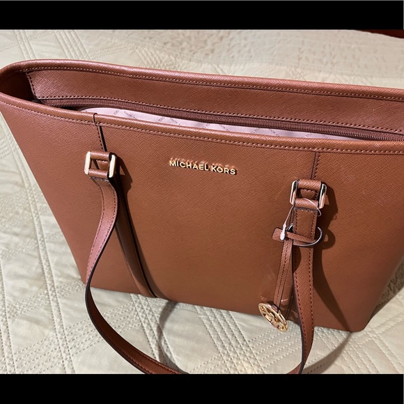 New w/o tags Michael Kors large tote brown saffiano leather - Picture 2 of 5